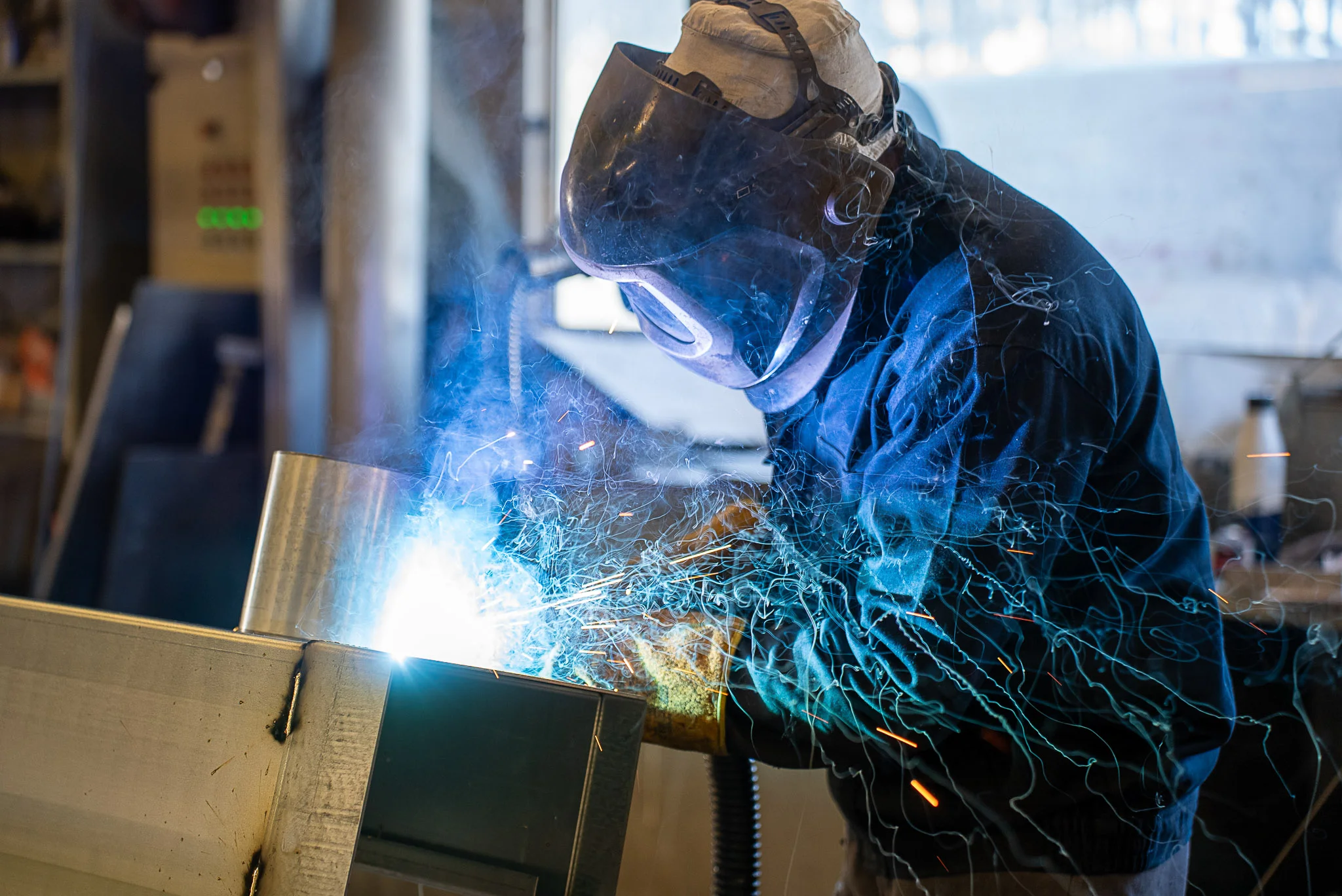 Photographie professionnelle de soudeur en action - Reportage photo industriel